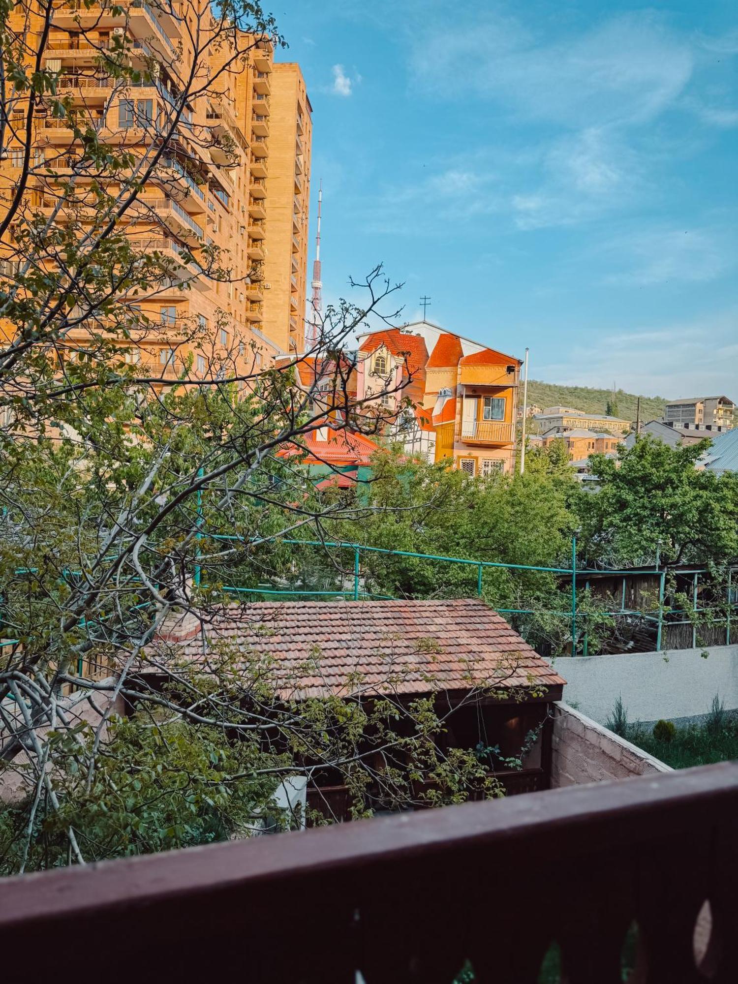 Armenia Hotel 耶烈万 外观 照片