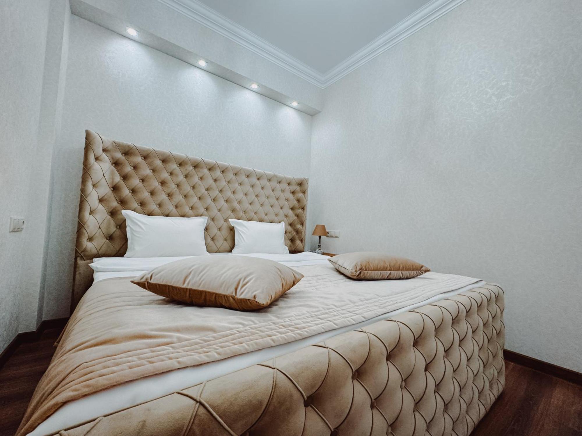 Armenia Hotel 耶烈万 外观 照片