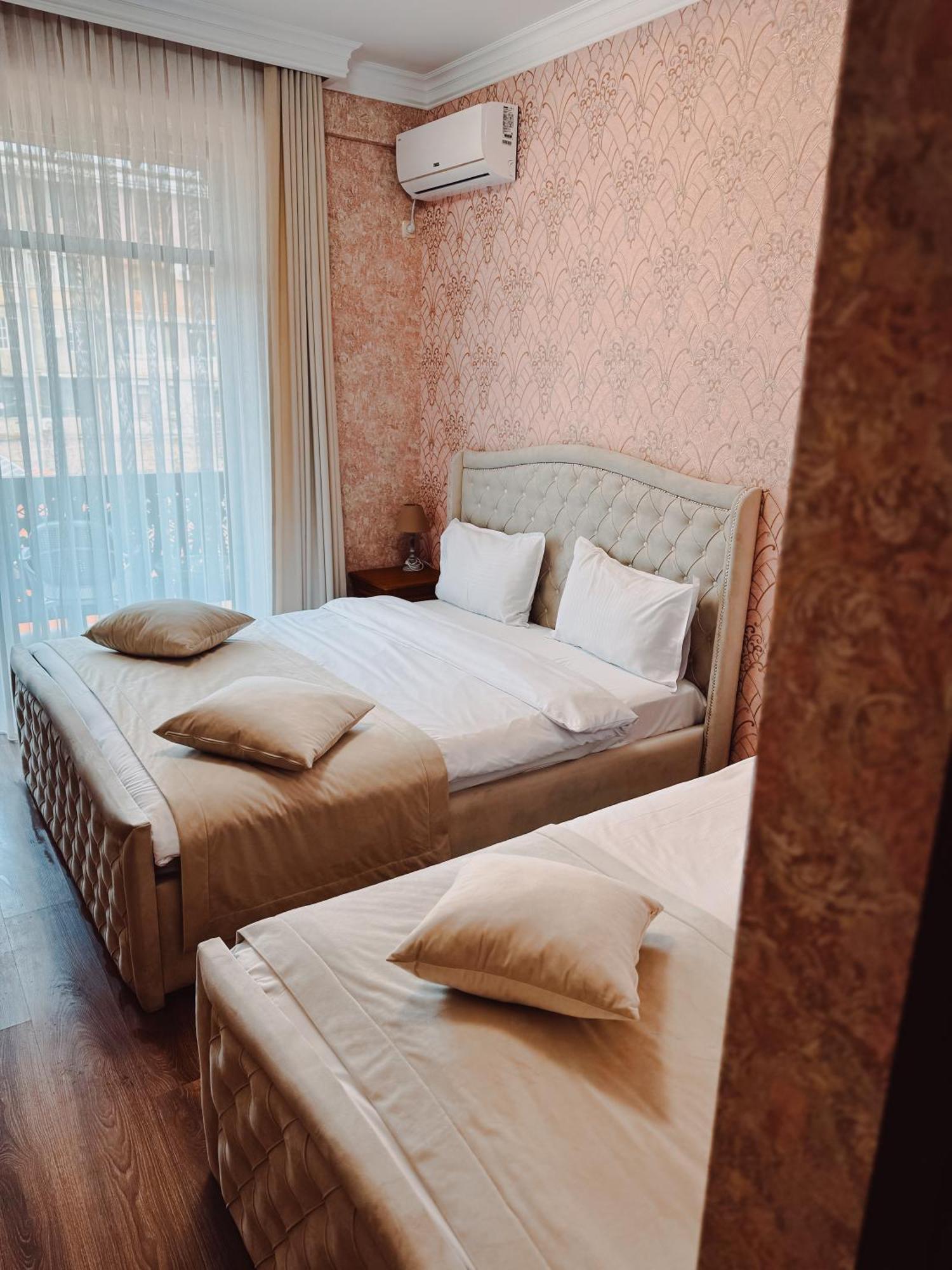 Armenia Hotel 耶烈万 外观 照片