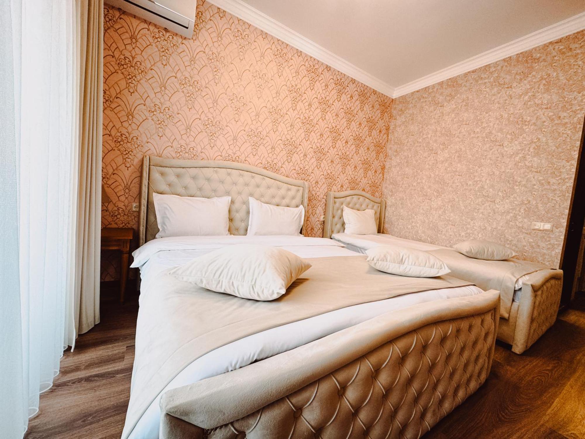 Armenia Hotel 耶烈万 外观 照片