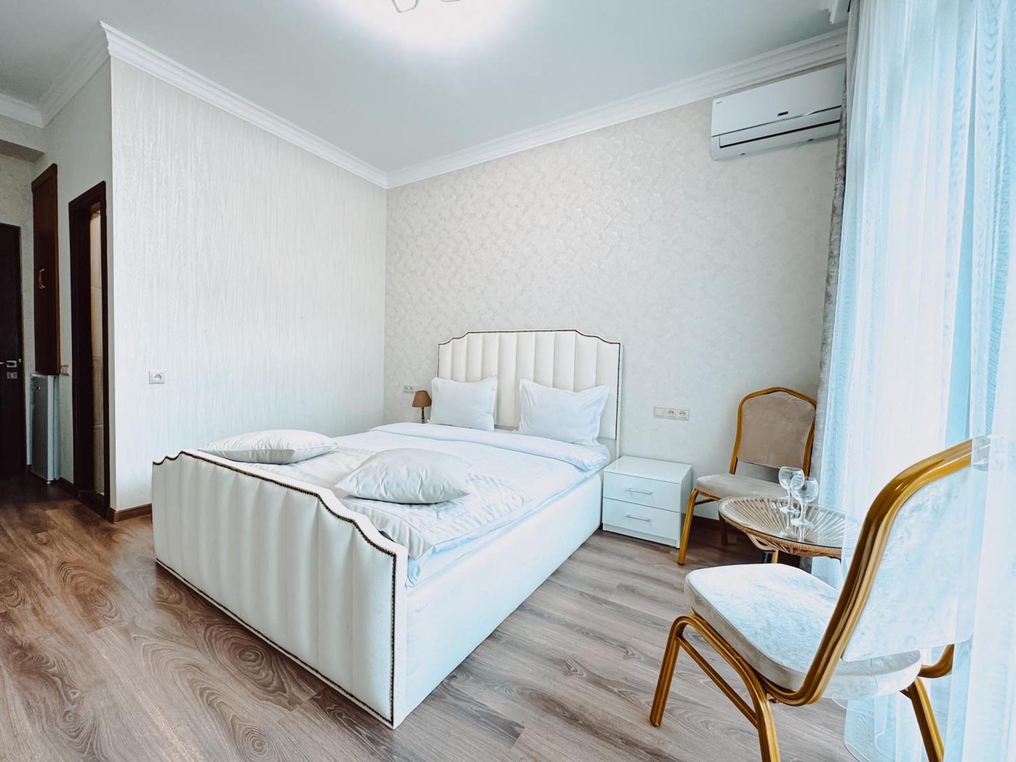 Armenia Hotel 耶烈万 外观 照片