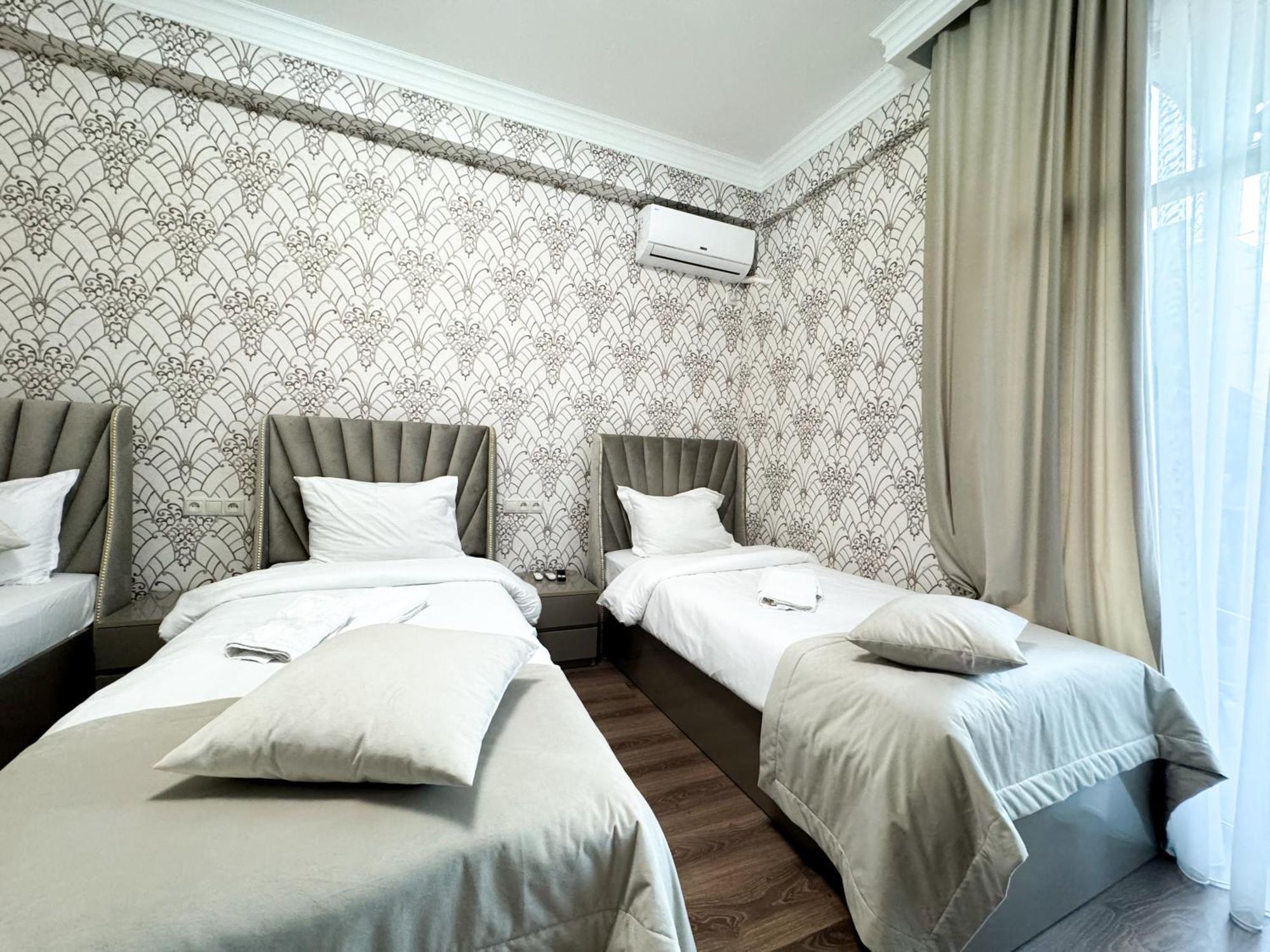 Armenia Hotel 耶烈万 外观 照片