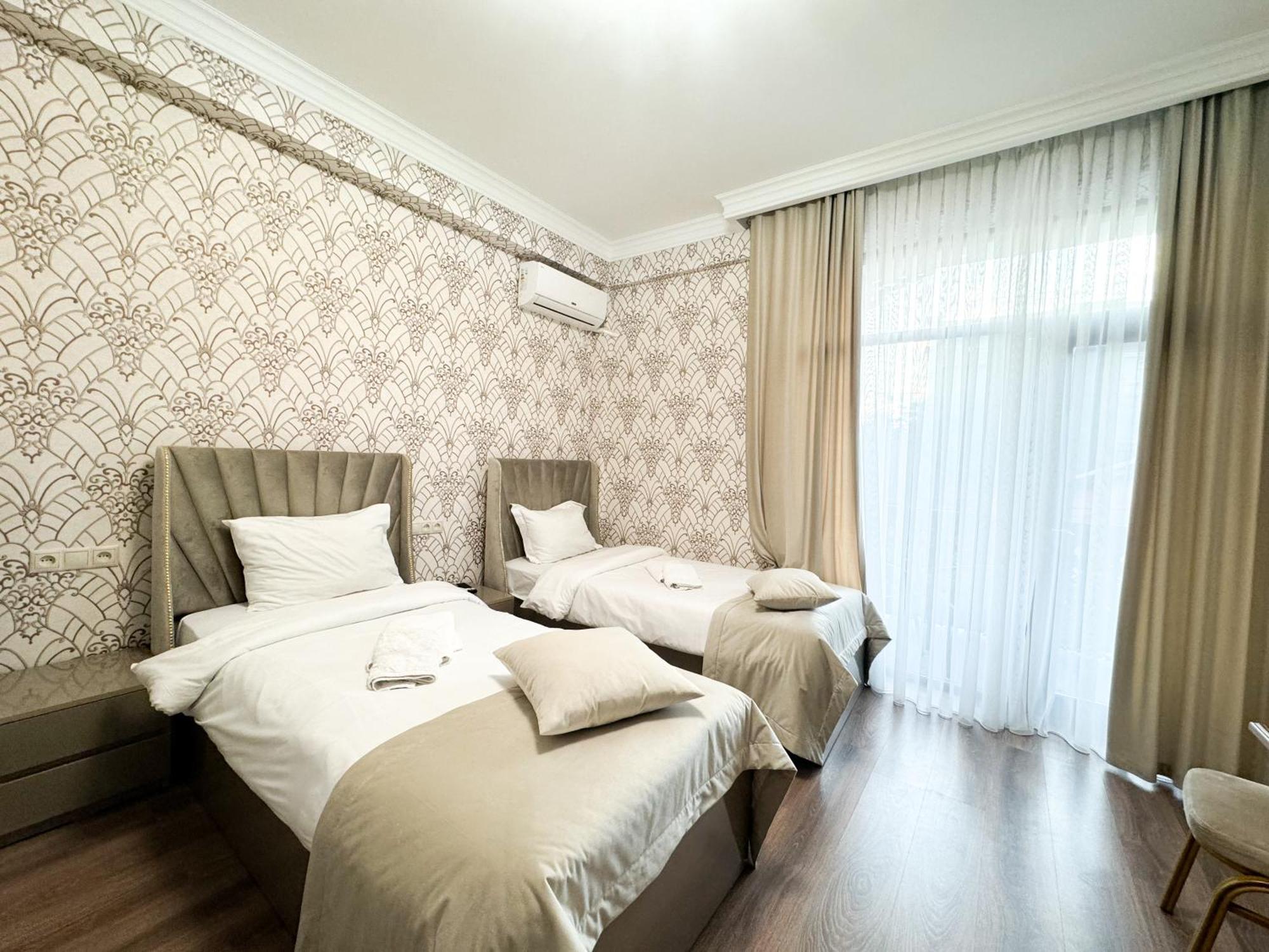 Armenia Hotel 耶烈万 外观 照片