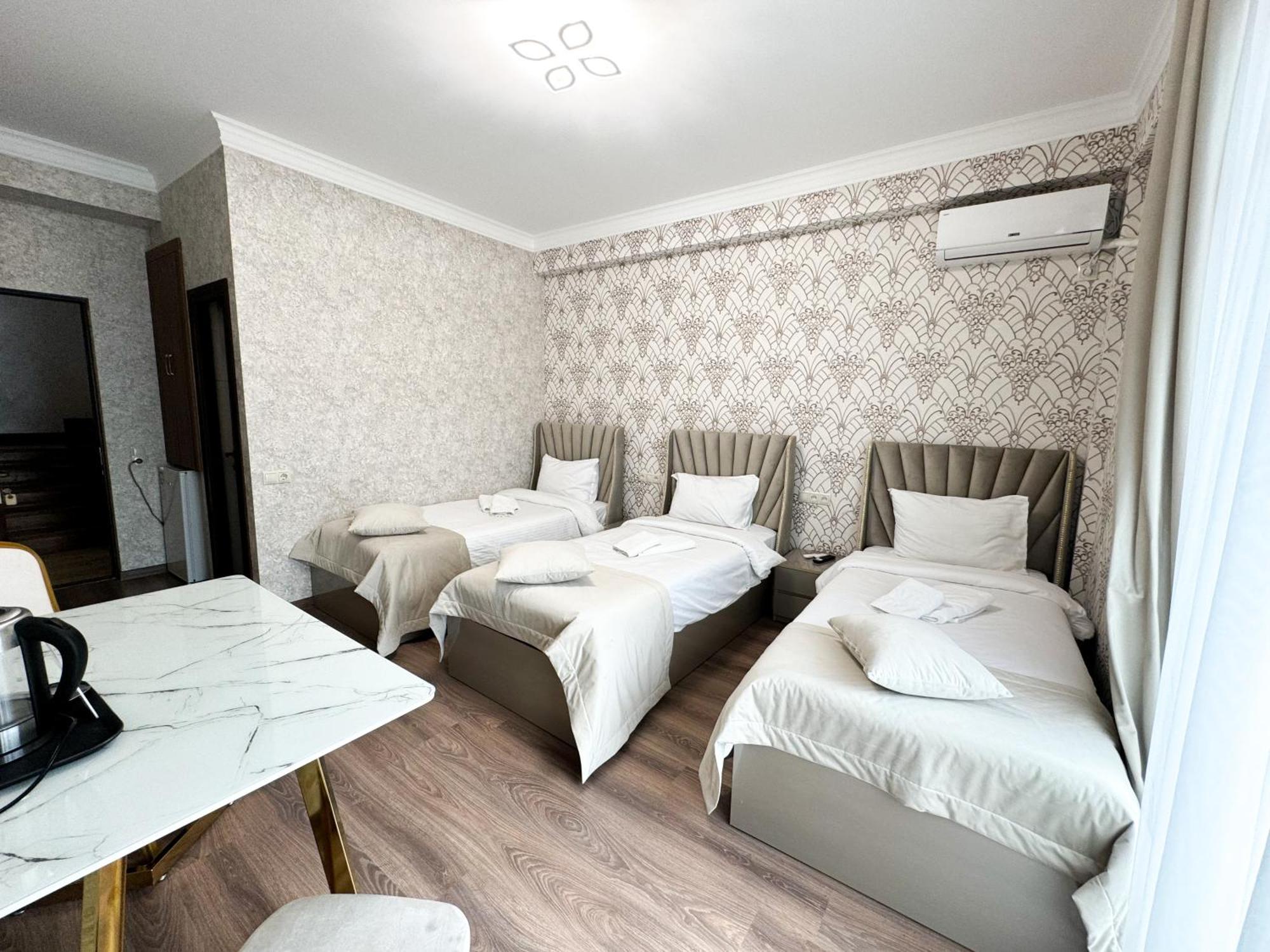 Armenia Hotel 耶烈万 外观 照片