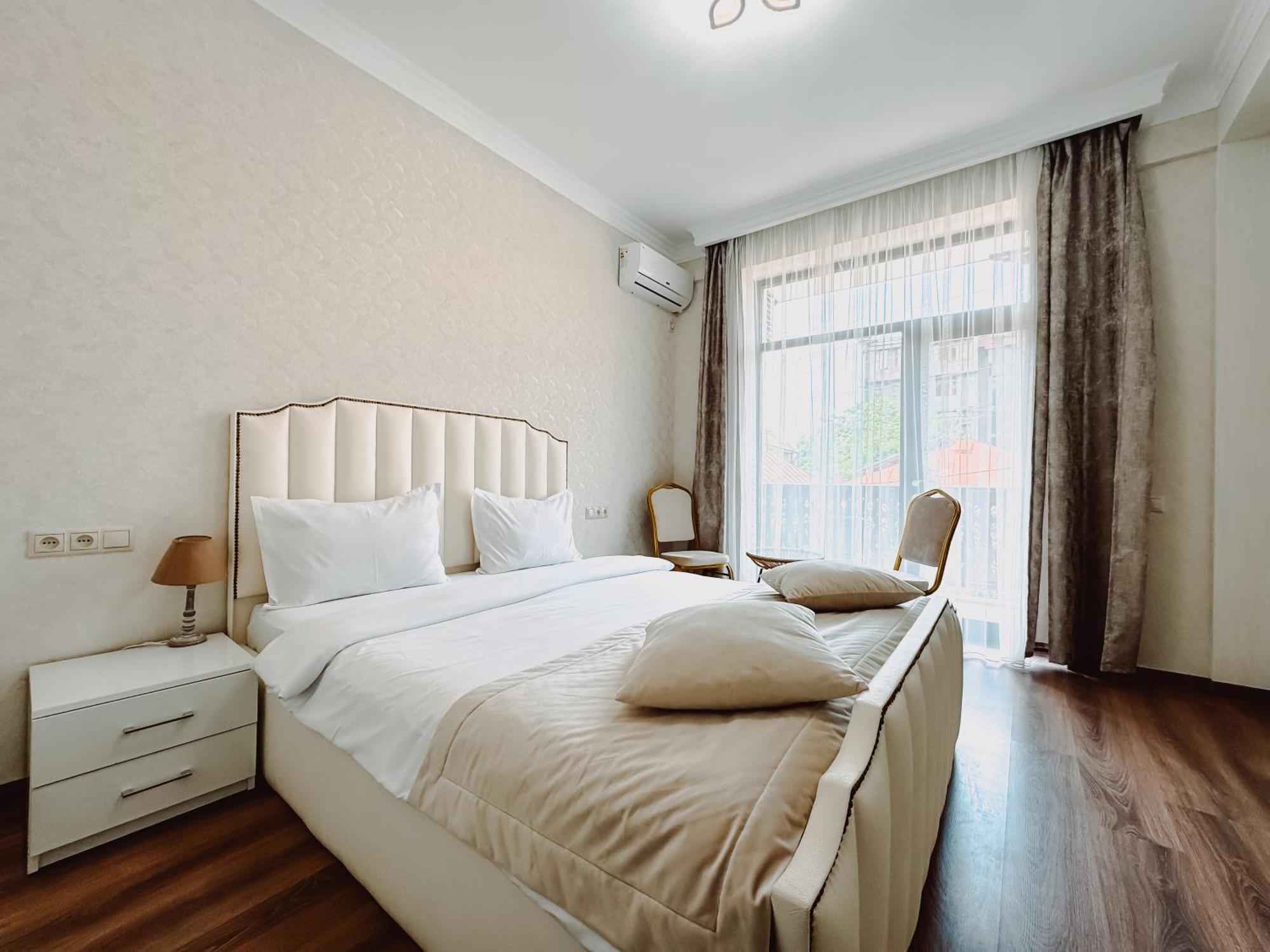 Armenia Hotel 耶烈万 外观 照片