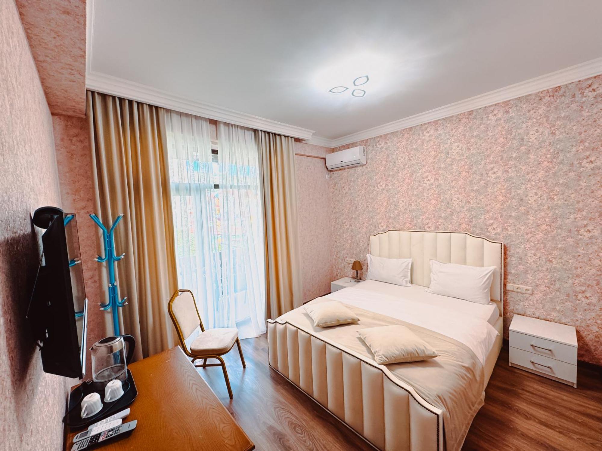 Armenia Hotel 耶烈万 外观 照片