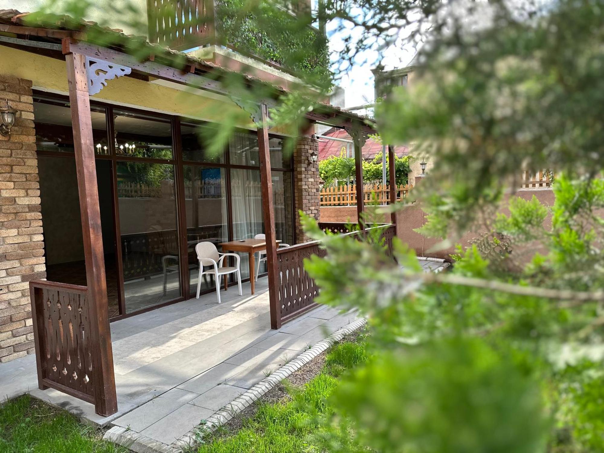 Armenia Hotel 耶烈万 外观 照片