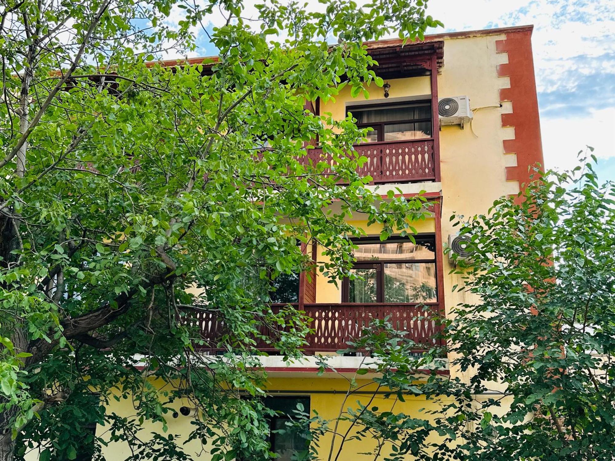 Armenia Hotel 耶烈万 外观 照片
