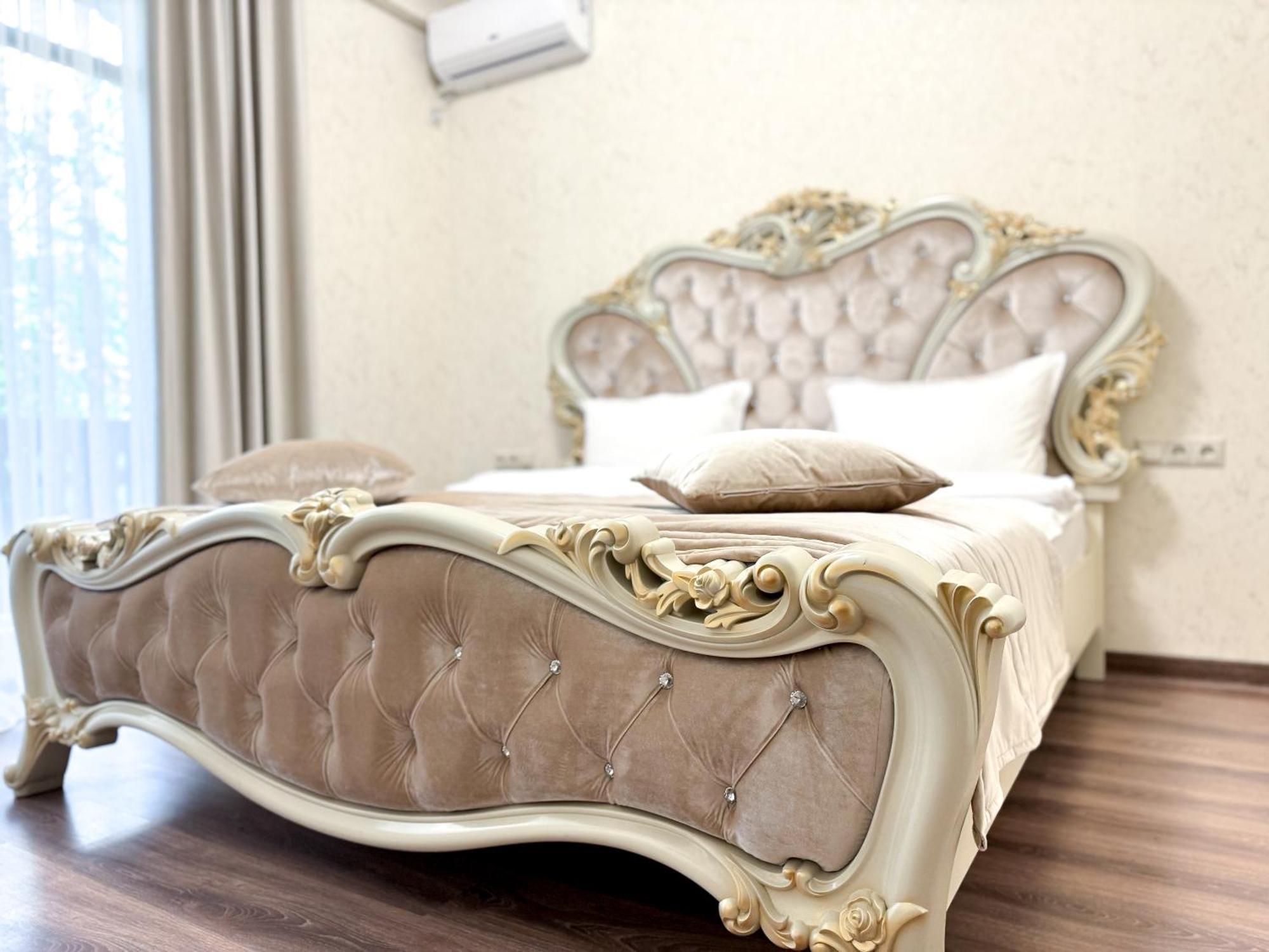 Armenia Hotel 耶烈万 外观 照片