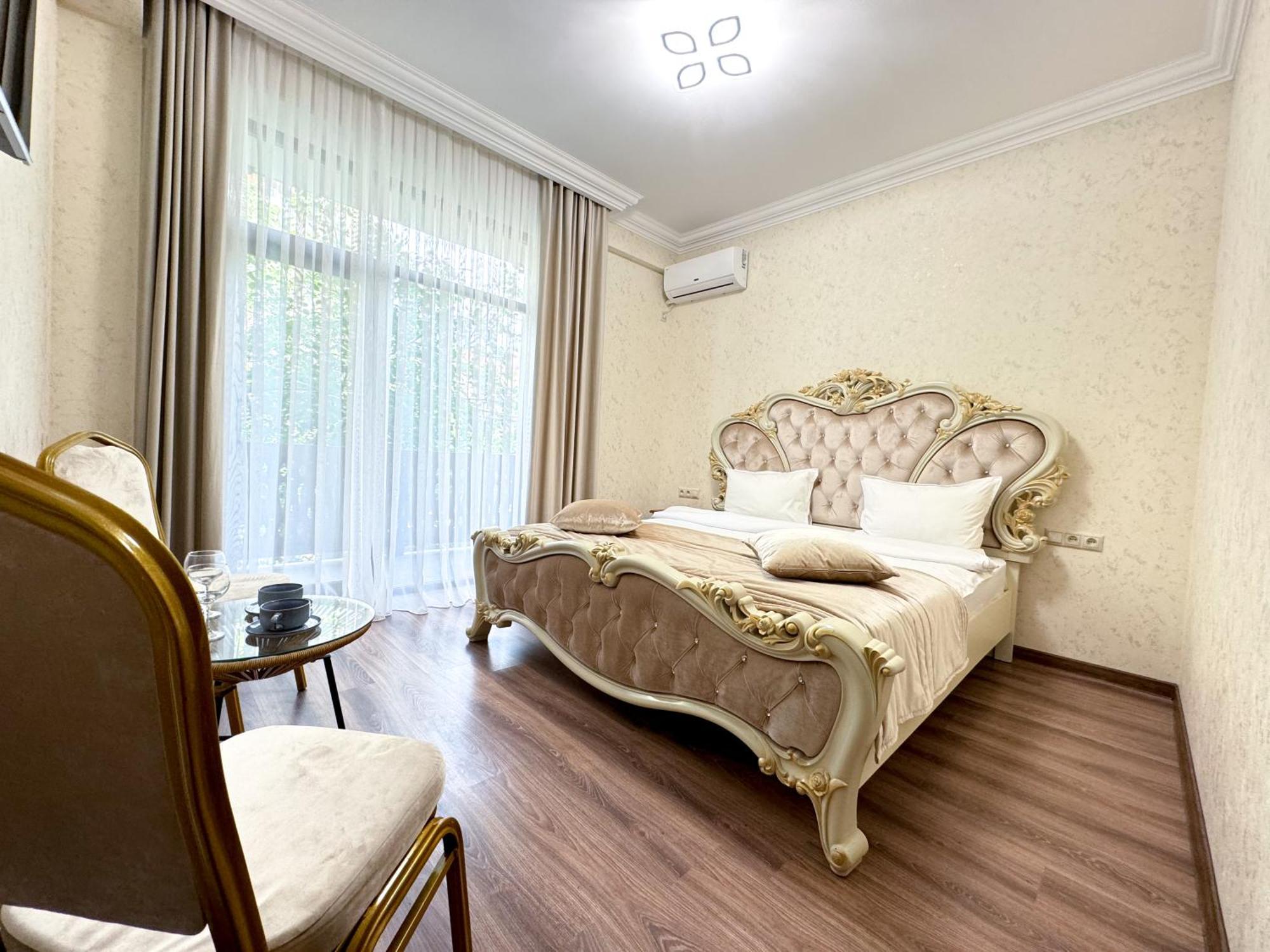 Armenia Hotel 耶烈万 外观 照片