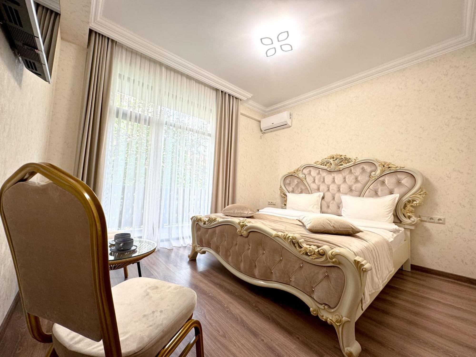 Armenia Hotel 耶烈万 外观 照片