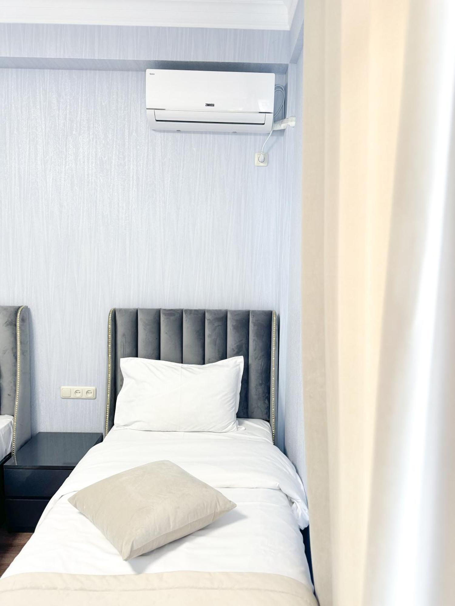 Armenia Hotel 耶烈万 外观 照片