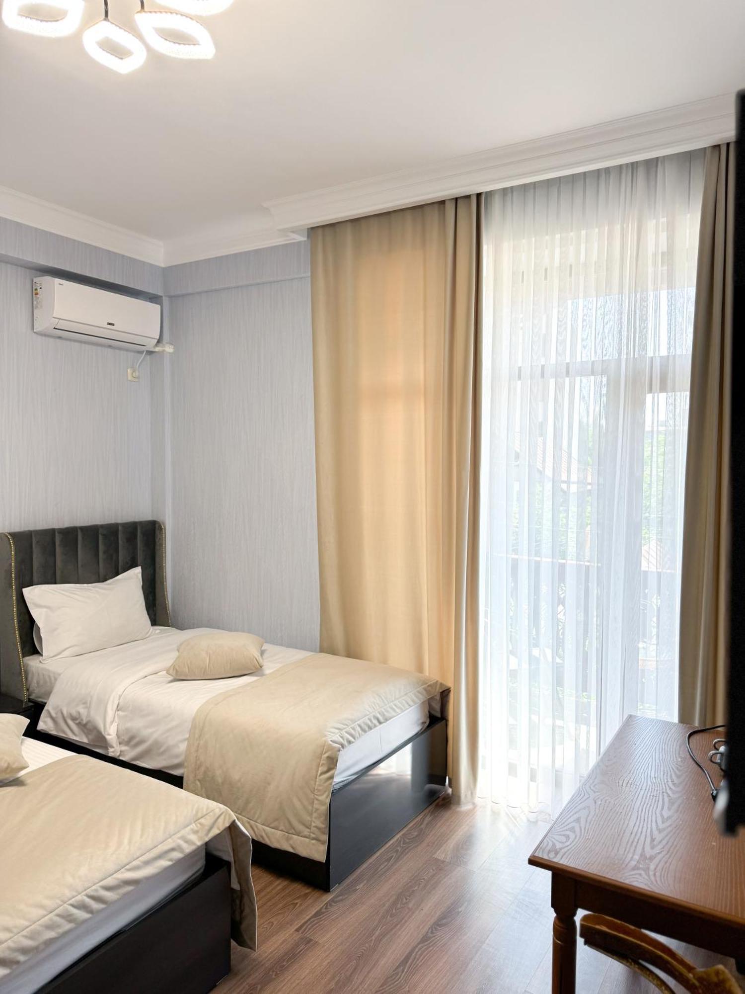 Armenia Hotel 耶烈万 外观 照片