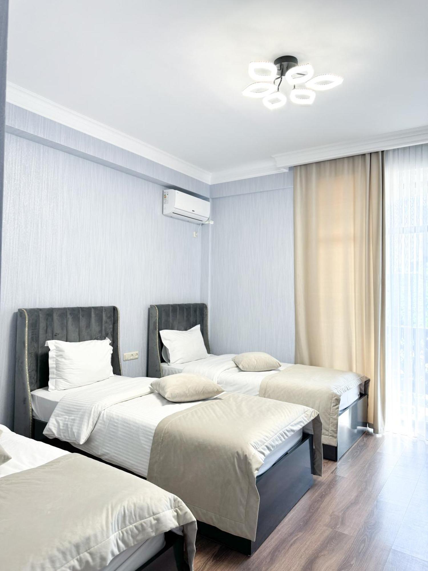 Armenia Hotel 耶烈万 外观 照片