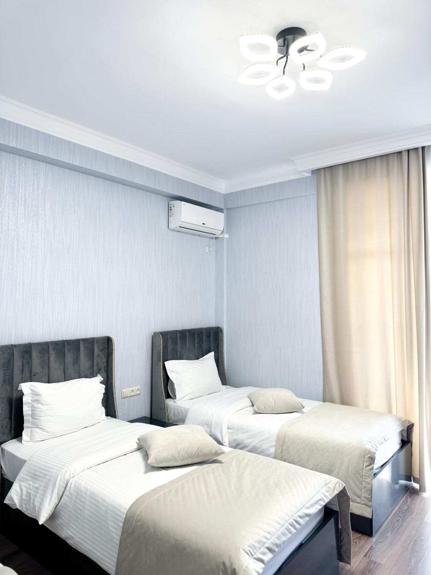 Armenia Hotel 耶烈万 外观 照片