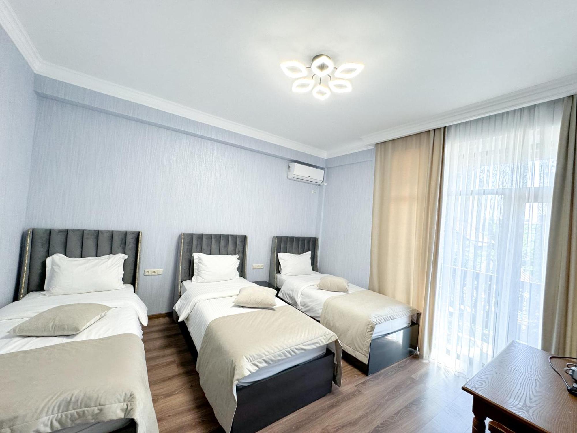 Armenia Hotel 耶烈万 外观 照片
