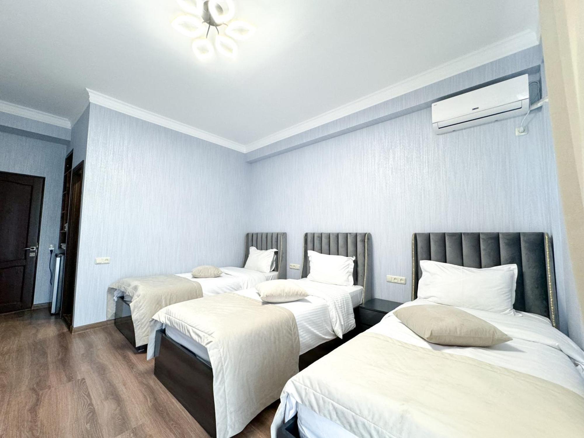 Armenia Hotel 耶烈万 外观 照片