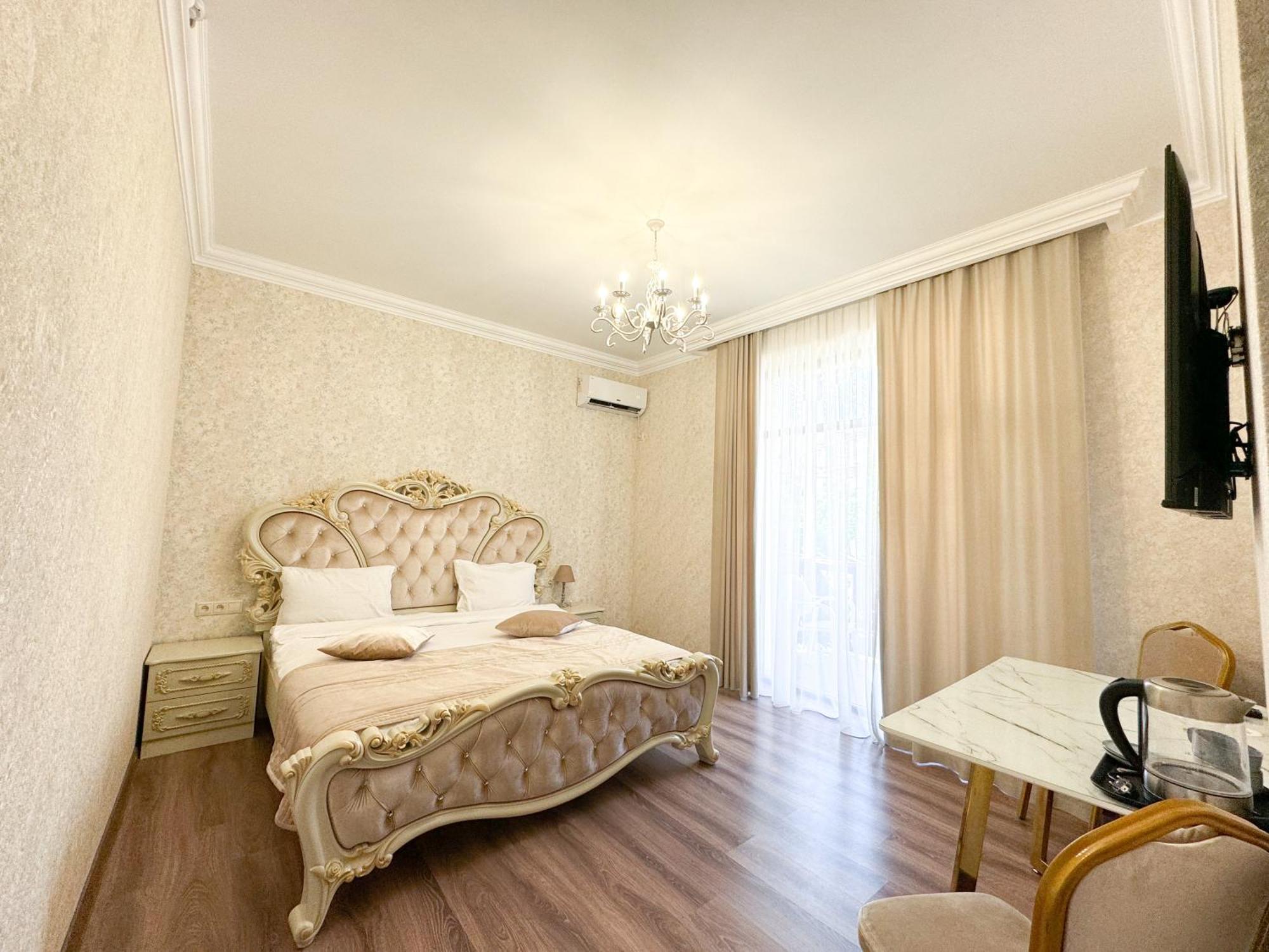 Armenia Hotel 耶烈万 外观 照片