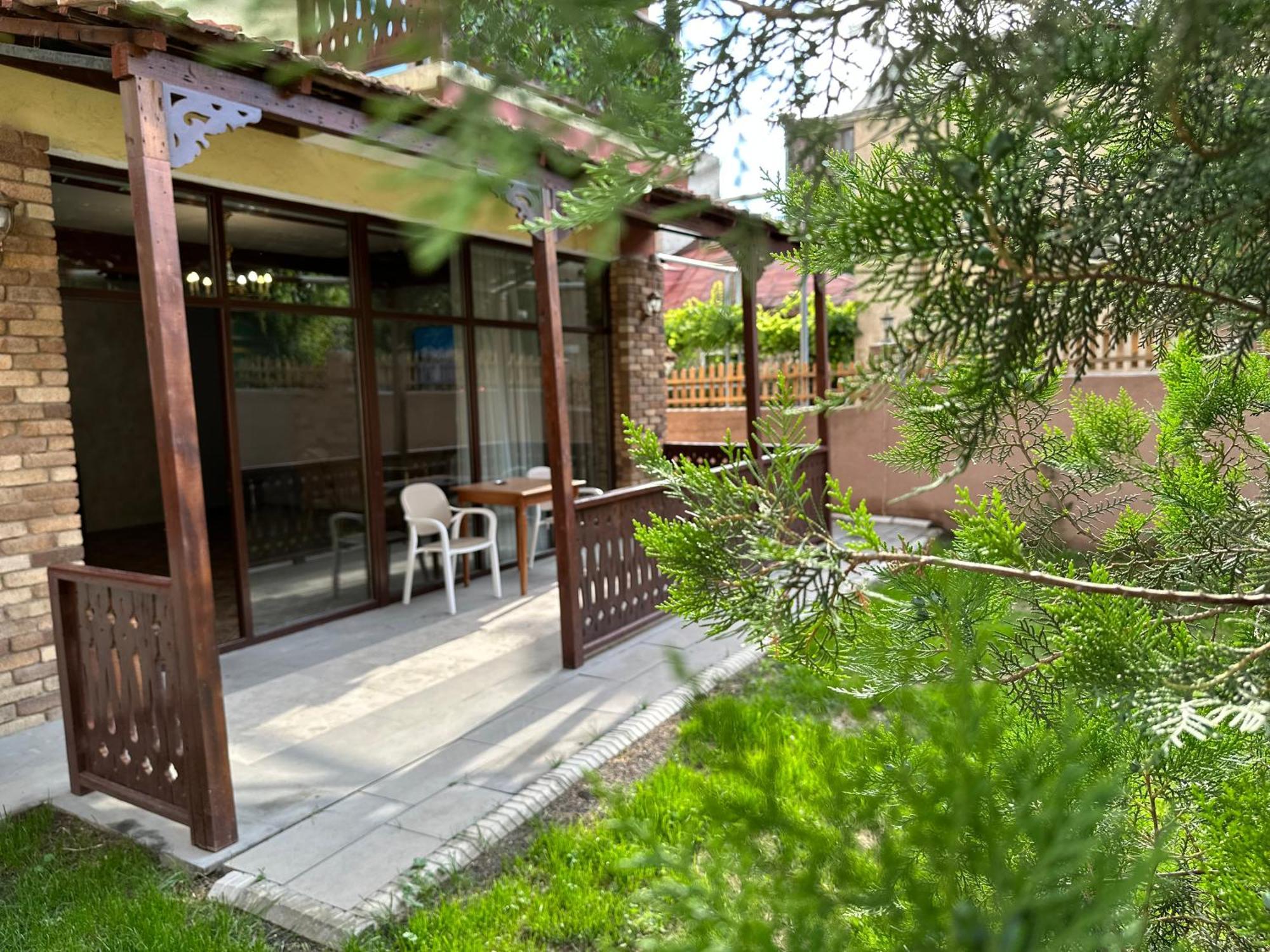 Armenia Hotel 耶烈万 外观 照片