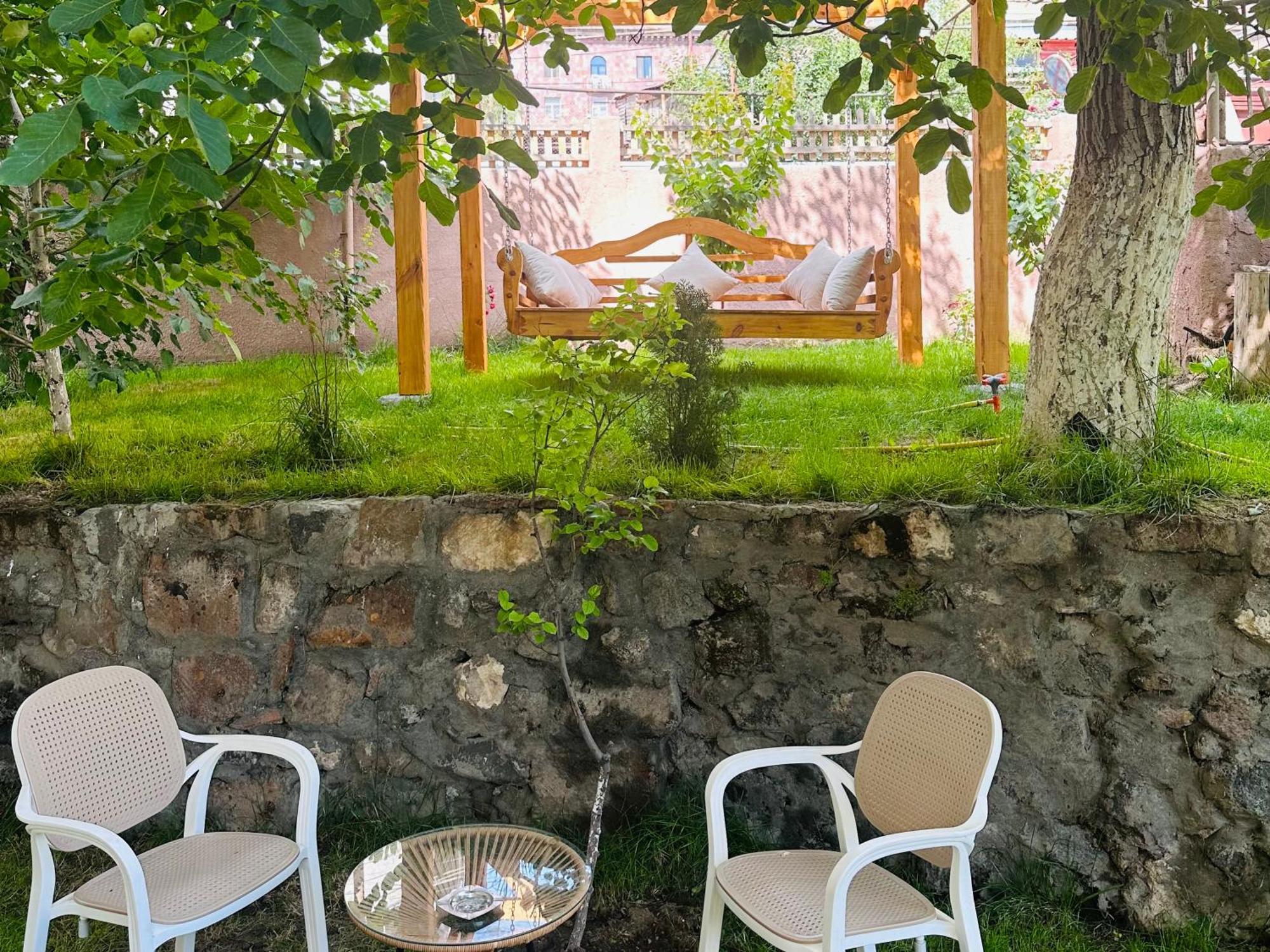 Armenia Hotel 耶烈万 外观 照片